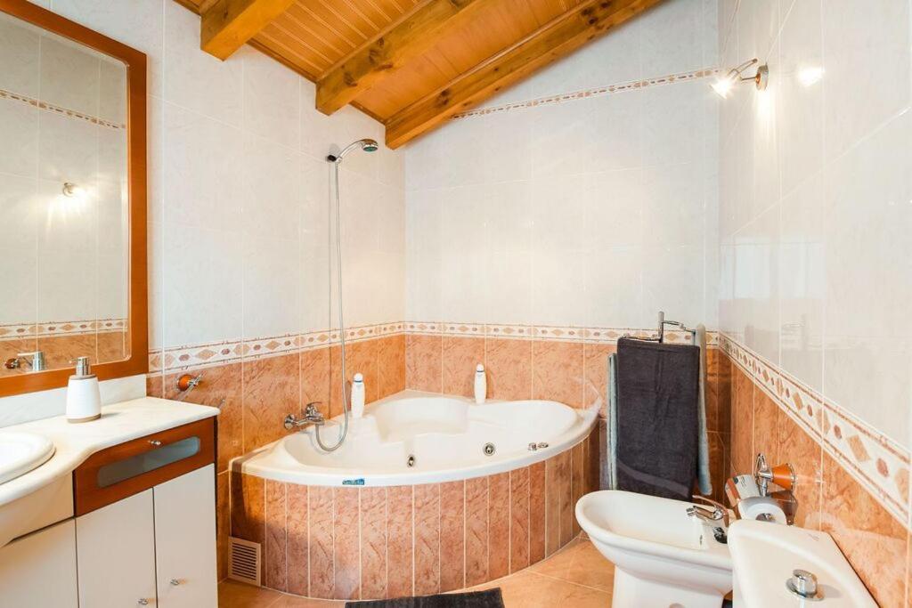 فيلا Magnifica Casa Con Jardin, Bbq E Hidromasaje ليتثا المظهر الخارجي الصورة